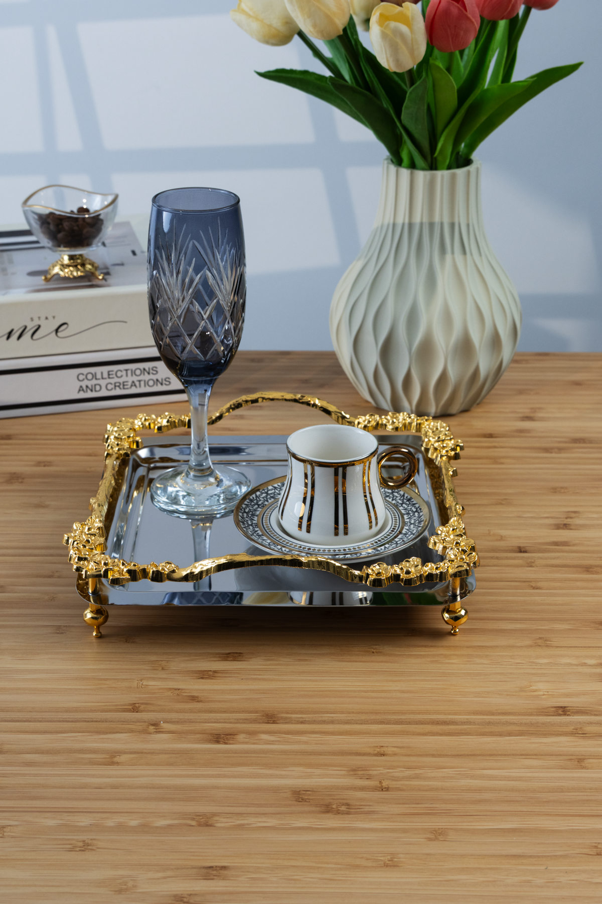 Lüks Gold Gül Detaylı Kare Sunum Tepsisi 21x21 cm – Ayaklı