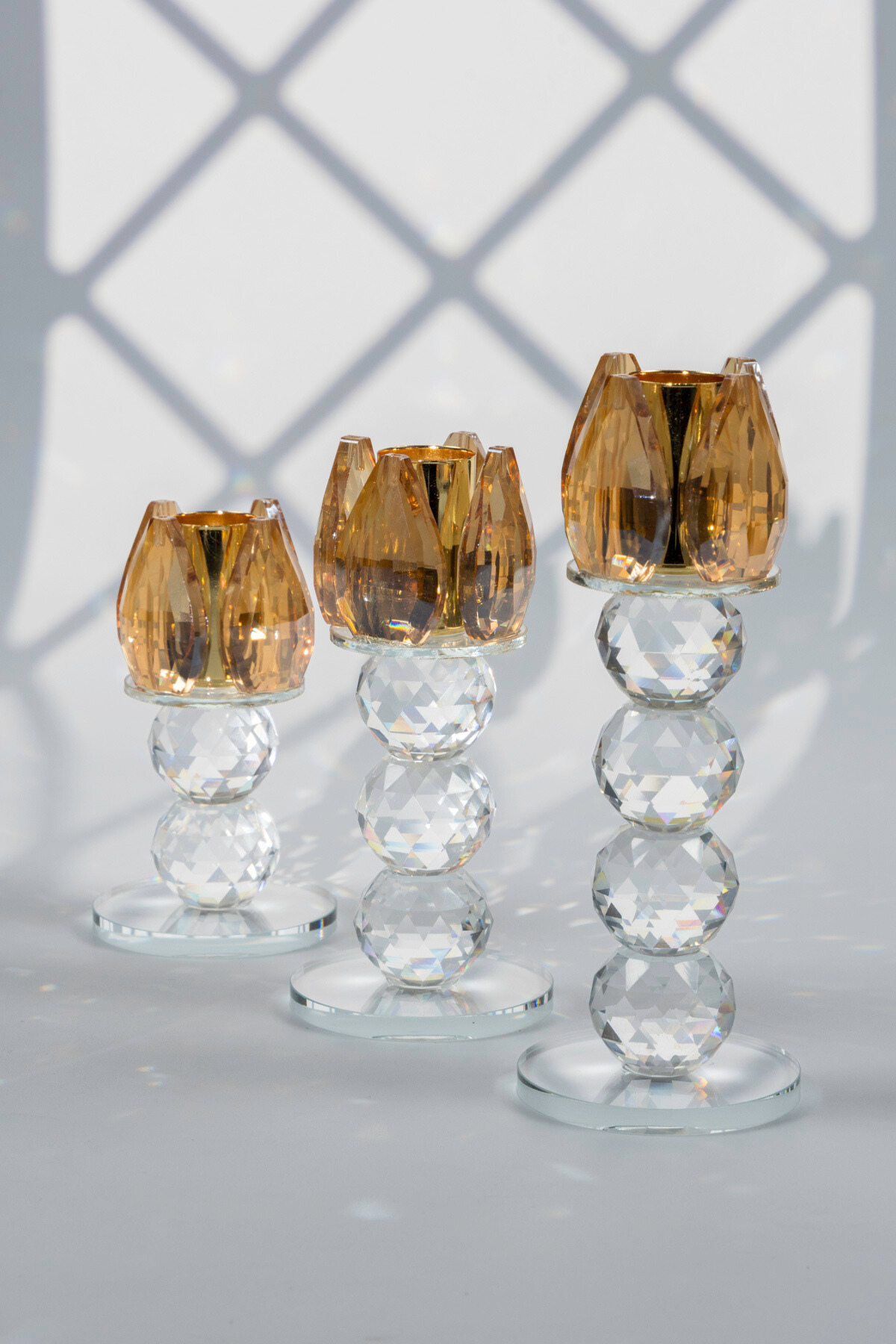 Sarı Kristal Cam Mumluk Şamdan 3lü Set – El İşçiliği Lotus Başlık, Farklı Boylar