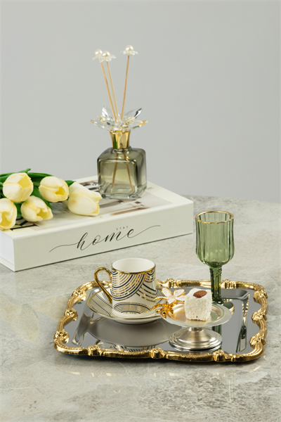 Gül Figürlü Gold Döküm Kenarlı Paslanmaz Çelik Kare Sunum Tepsisi – Kararmayan Şıklık