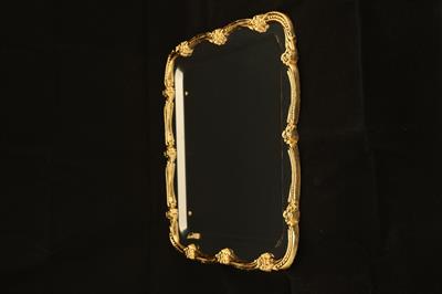 Gül Figürlü Gold Döküm Kenarlı Paslanmaz Çelik Kare Sunum Tepsisi – Kararmayan Şıklık