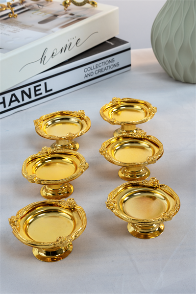 E-ticaret sitemizde bulunan Gold Metal Kaplama Ayaklı Lokumluk ve Gold Çerçeveli Sunumluk ile sofranıza şıklık katın! Yüksek kaliteli ve şık tasarımlar yarenstyle.com'da sizi bekliyor. - Yaren Style