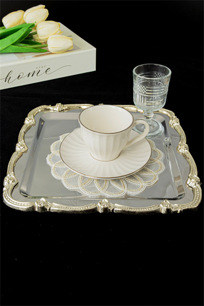 Gül Figürlü Döküm Kenarlı Paslanmaz Çelik Kare Sunum Tepsisi – Kararmayan Şıklık