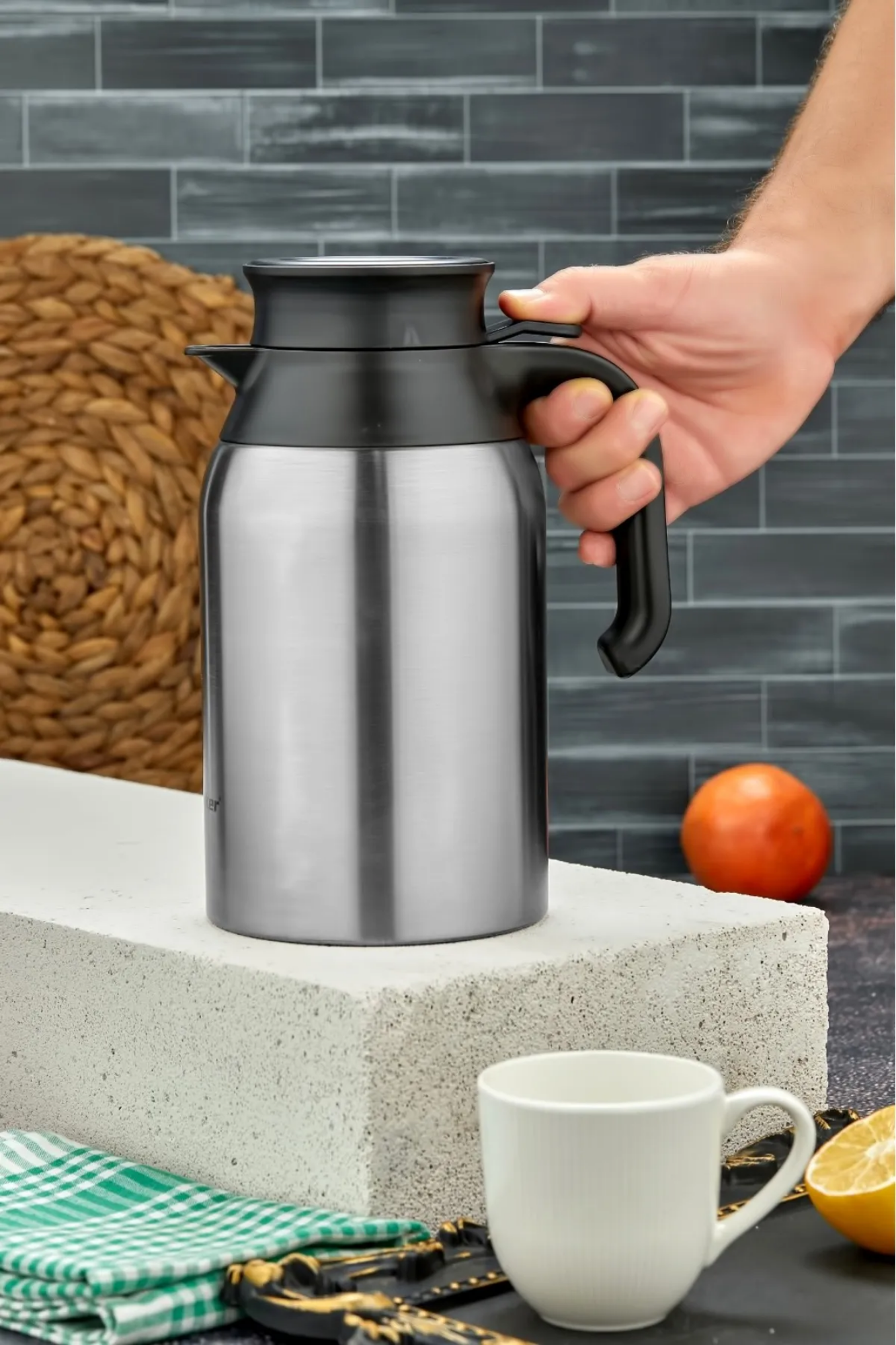 Yaren StyleKamp ve seyahat için ideal 2 litre çift kat paslanmaz çelik termos yarenstyle.com'da! 24 saat soğuk, 12 saat sıcak tutma özelliğiyle pratik ve dayanıklı termosu hemen keşfedin.2 Litre Çift Kat Paslanmaz Çelik Termos – Çay & Kahve Termosu | Kamp, Piknik, Okul için Uygun