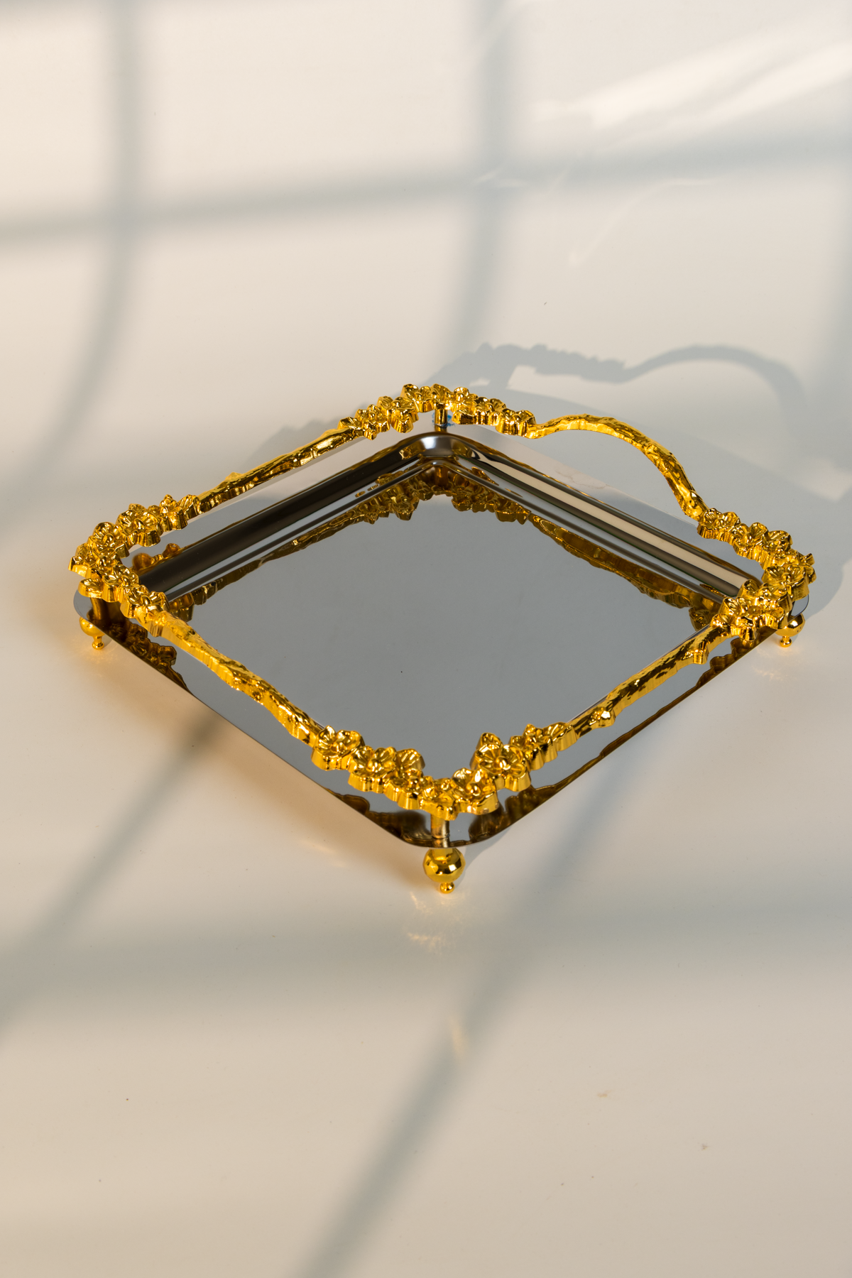 Lüks Gold Gül Detaylı Kare Sunum Tepsisi 21x21 cm - Yaren Style