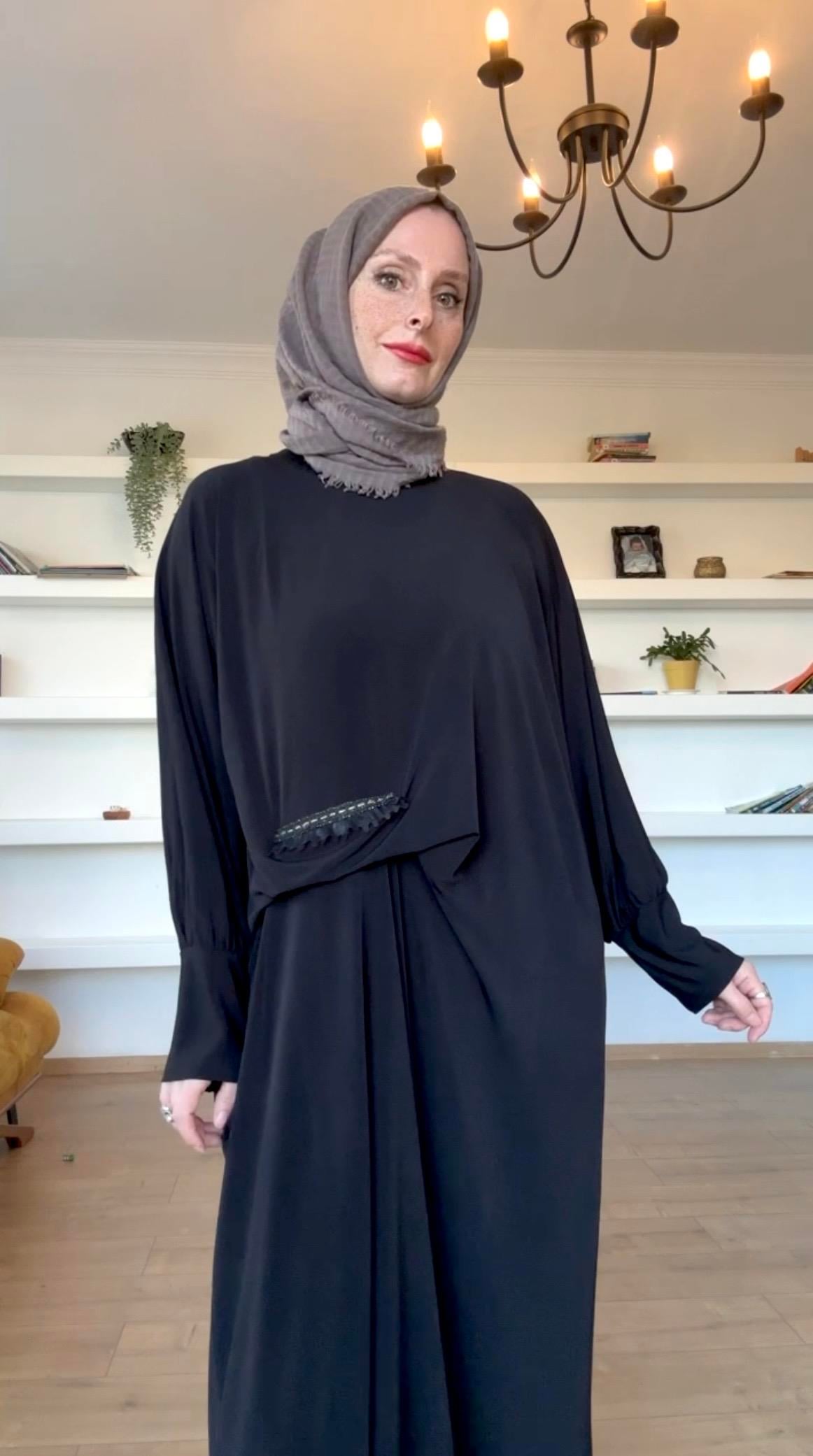 Aplike Tutturmalı Elbise