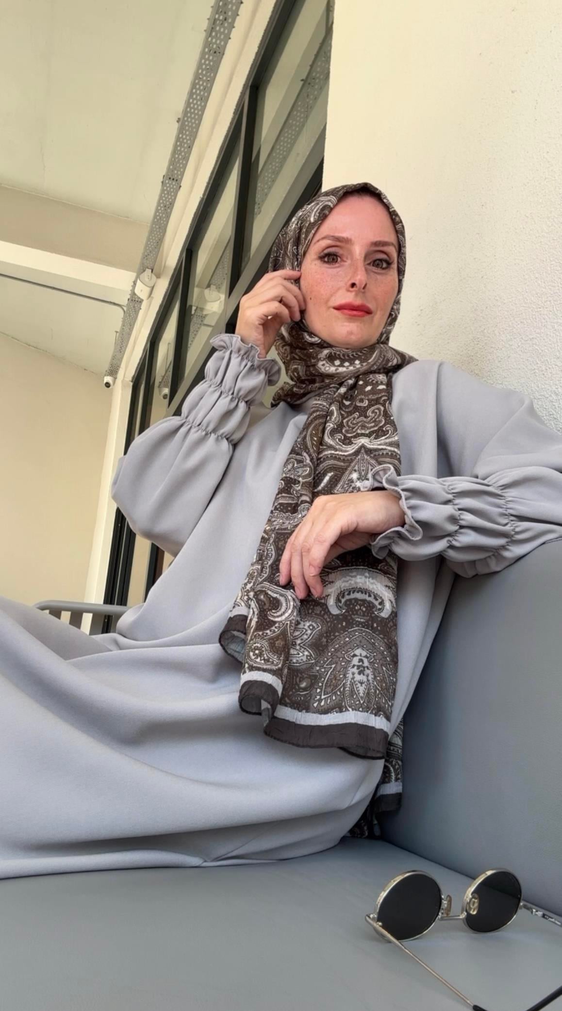 Kolu Büzgü Detaylı Elbise Gri 