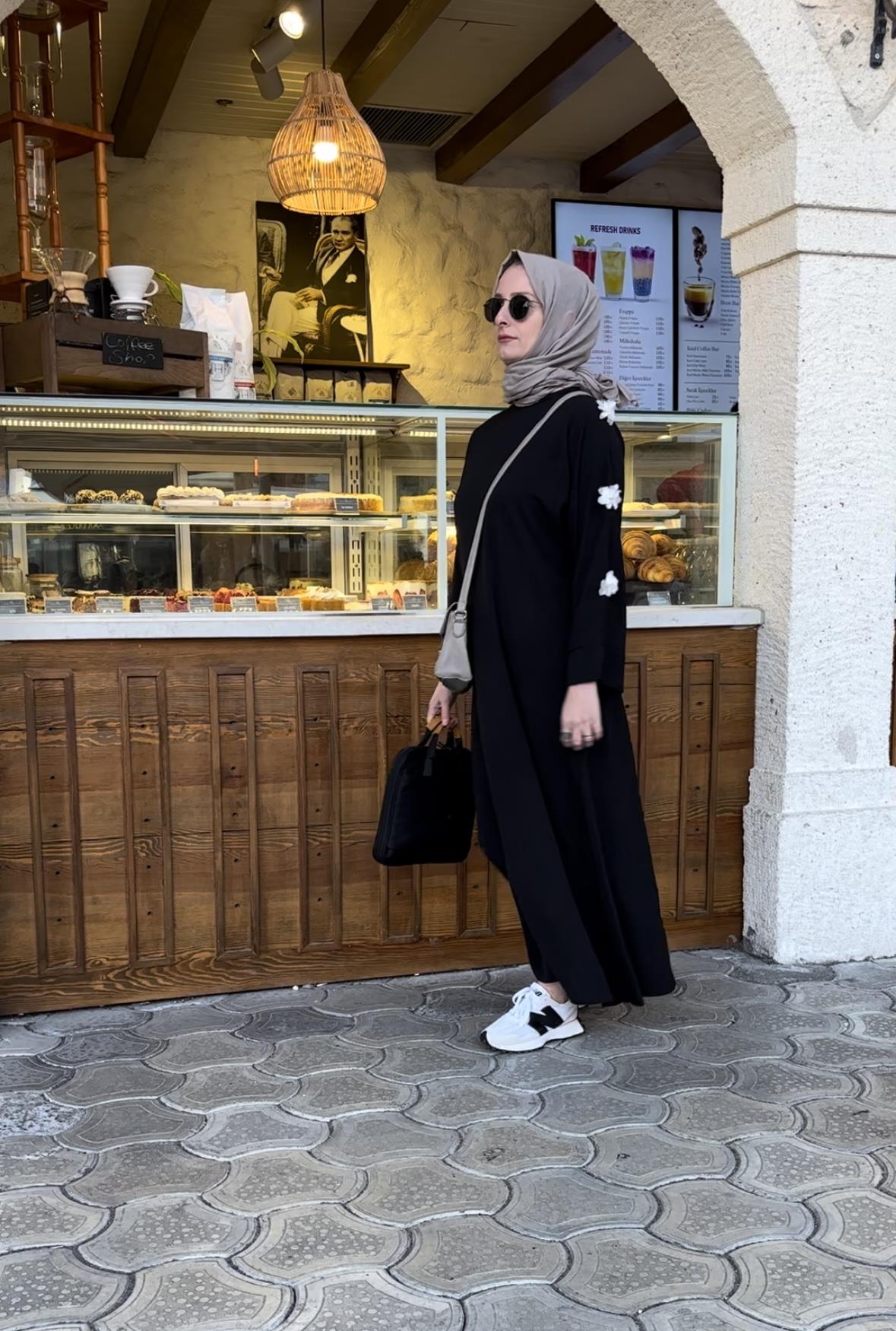 Kolu Çiçek Detaylı Ferace Elbise