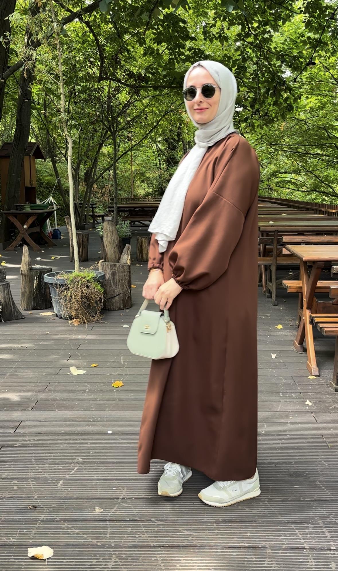 kolu lastikli elbise