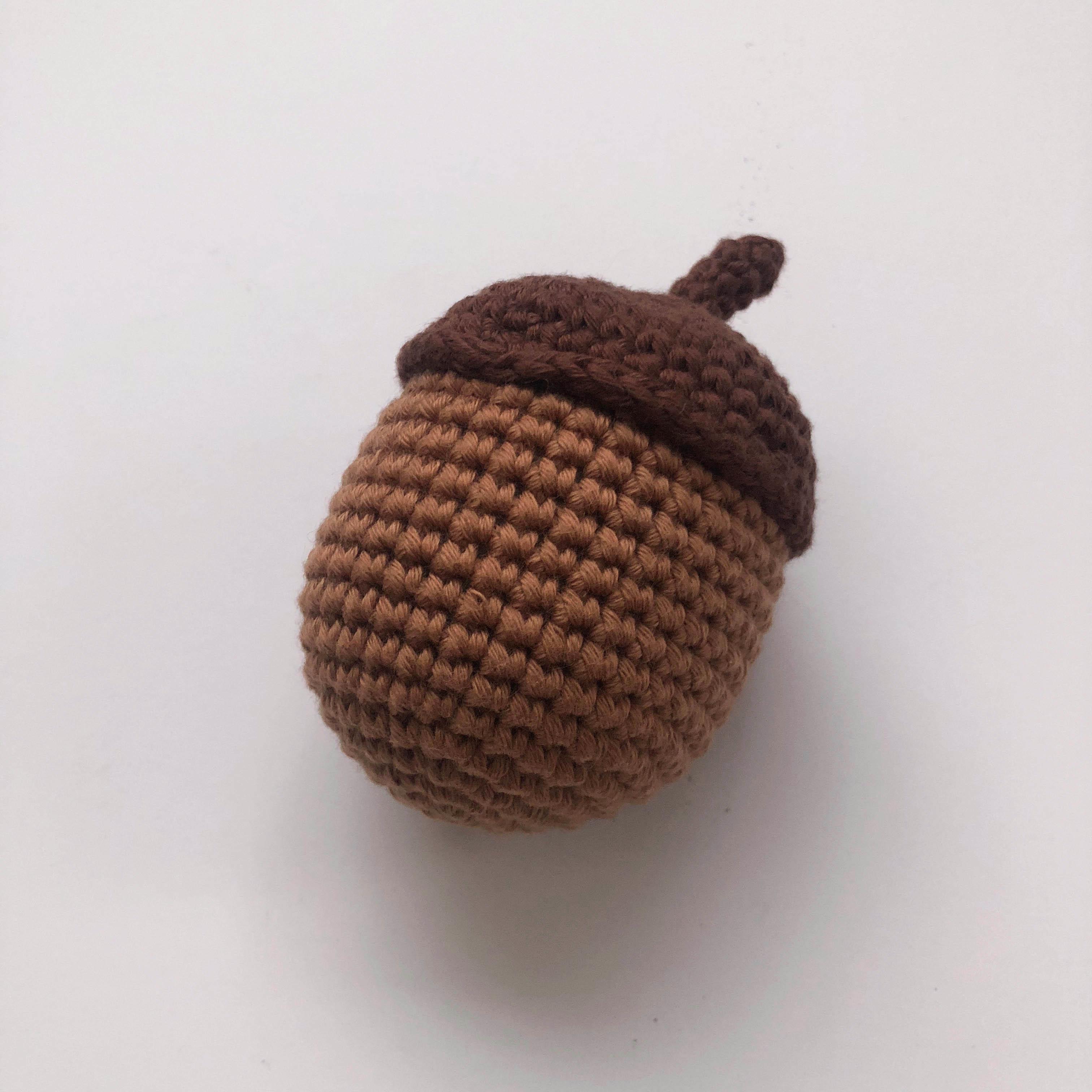 Crochet Acorn - 10 cm - 3.94
