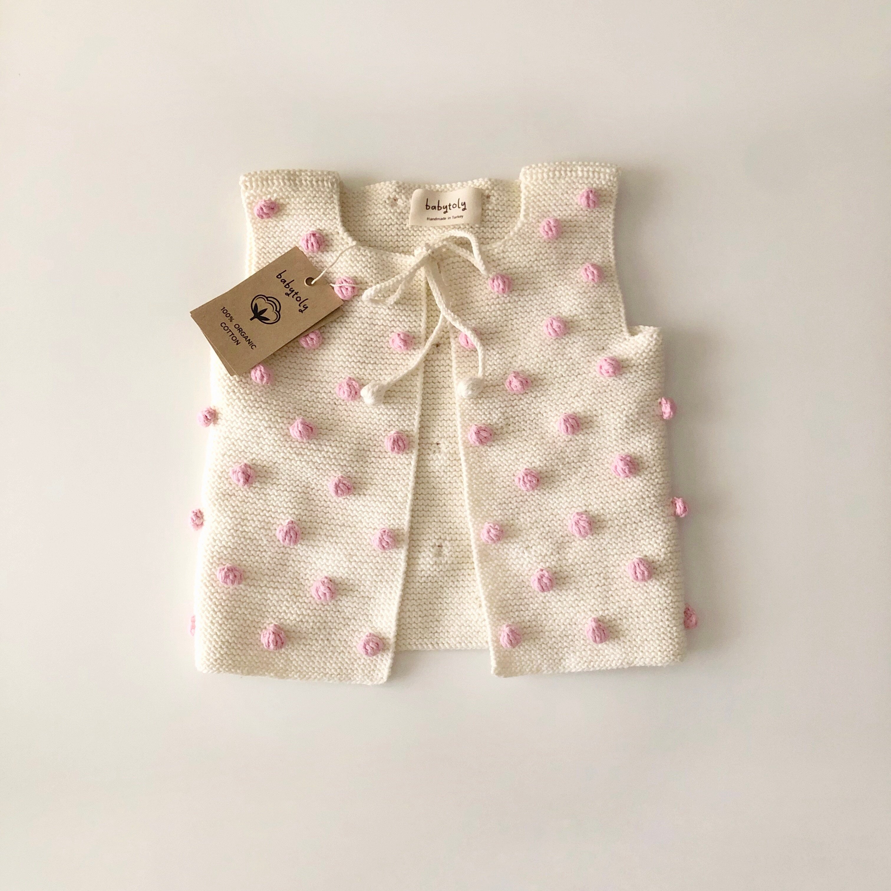 Popcorn Vest, Snow base × candy pink popcorns