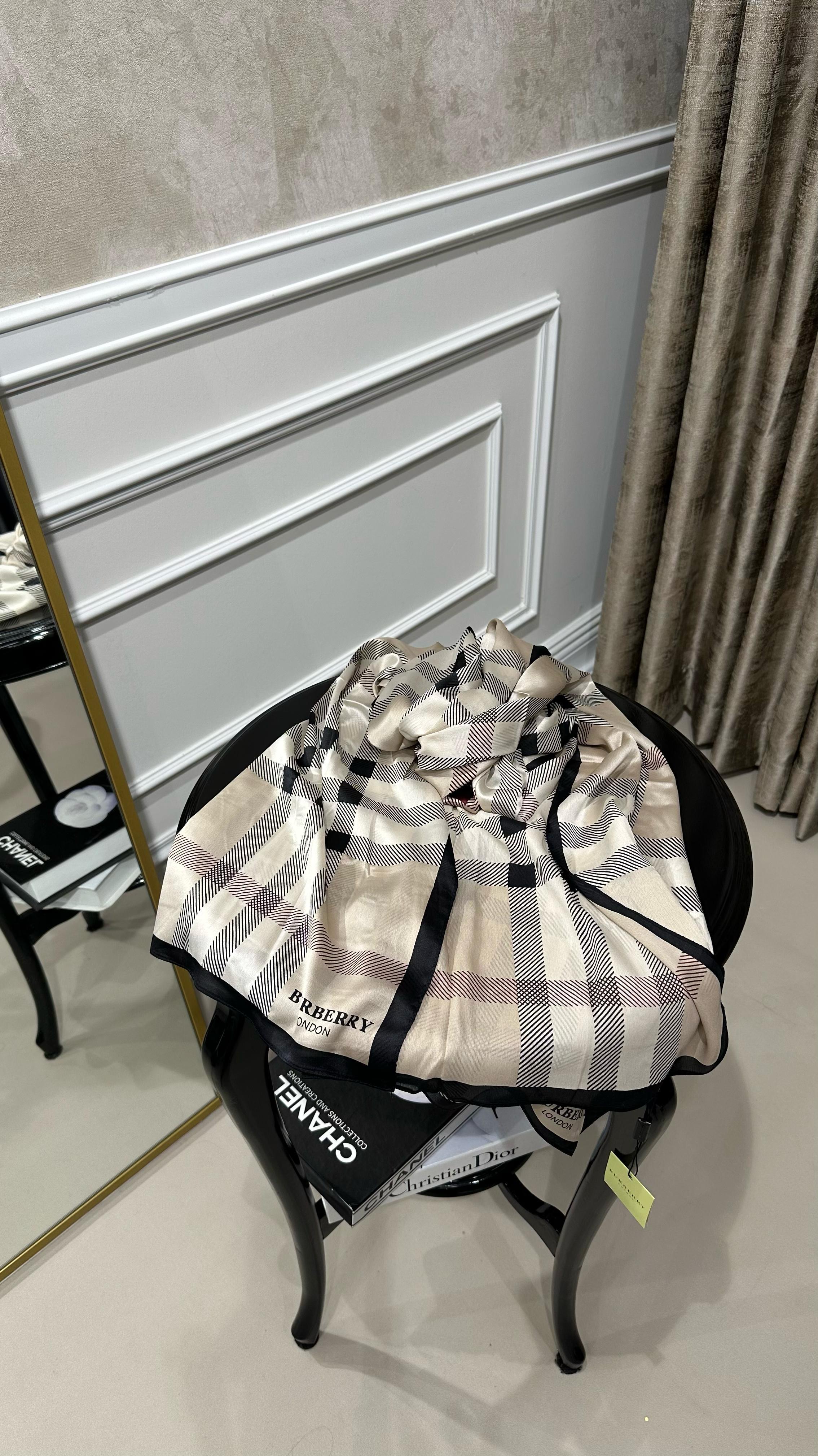 BURBERRY İPEK ŞAL BEJ/SİYAH