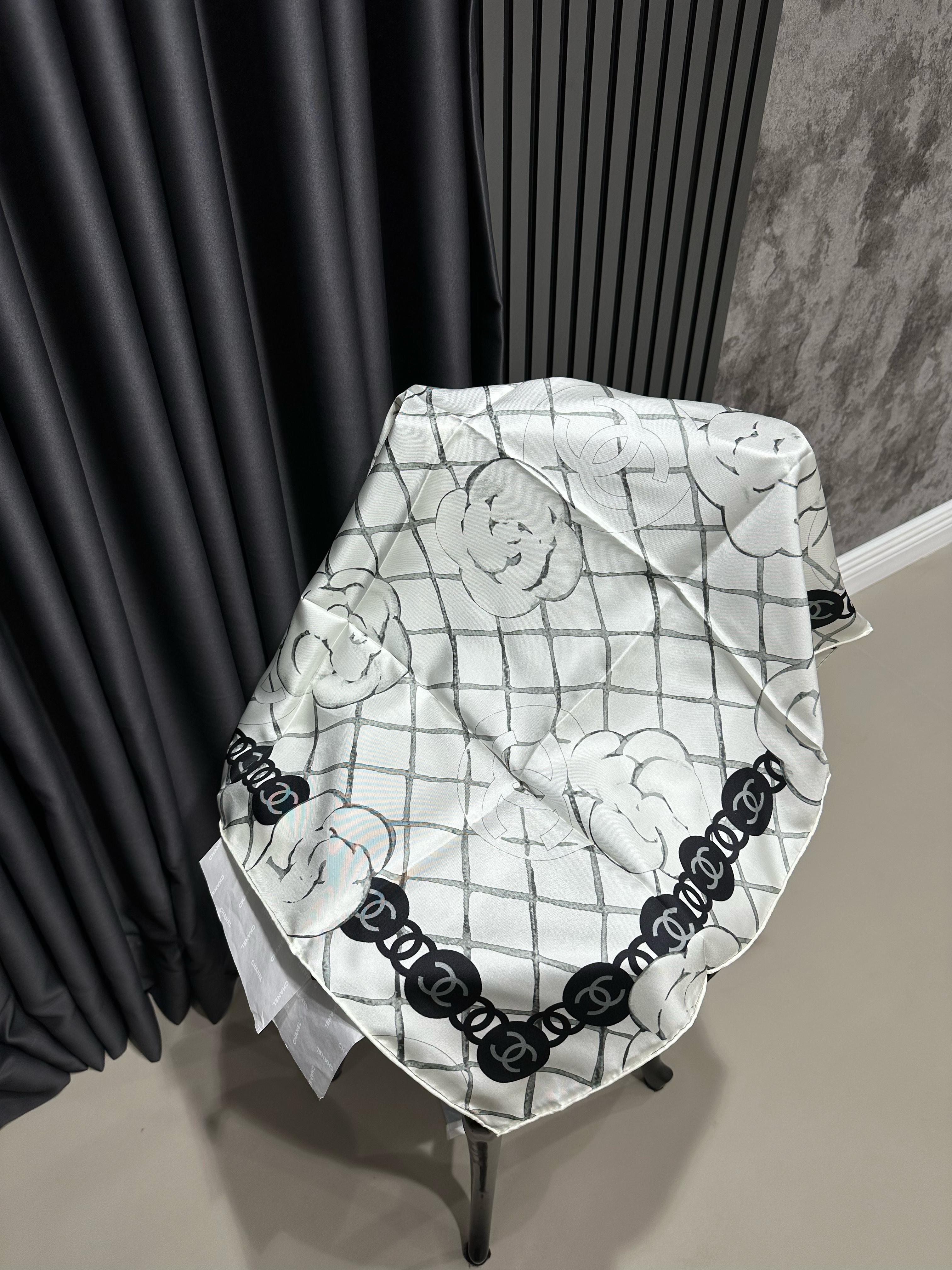 CHANEL EŞARP GÜLLÜ BEYAZ