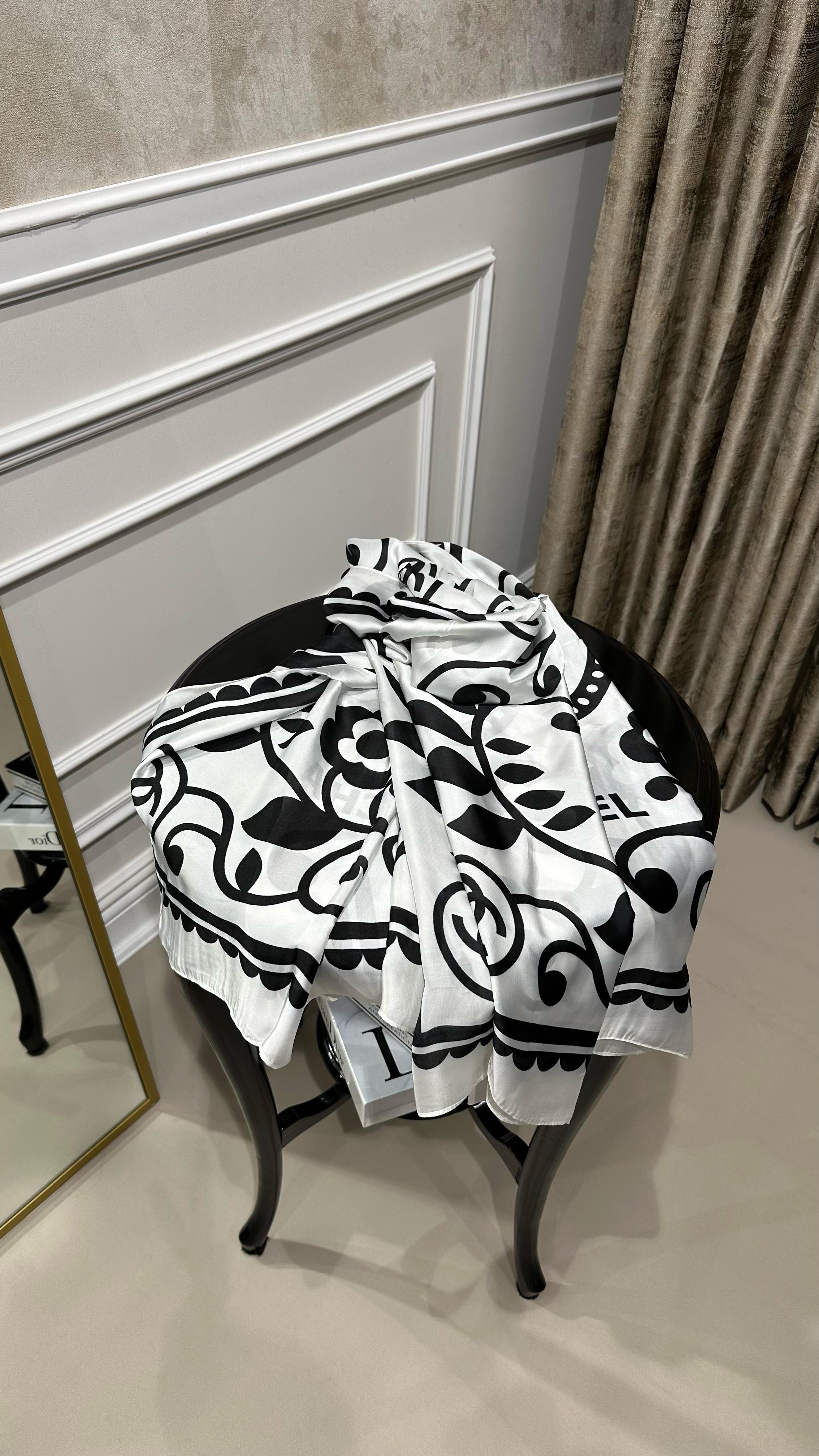 CHANEL İPEK ŞAL BEYAZ