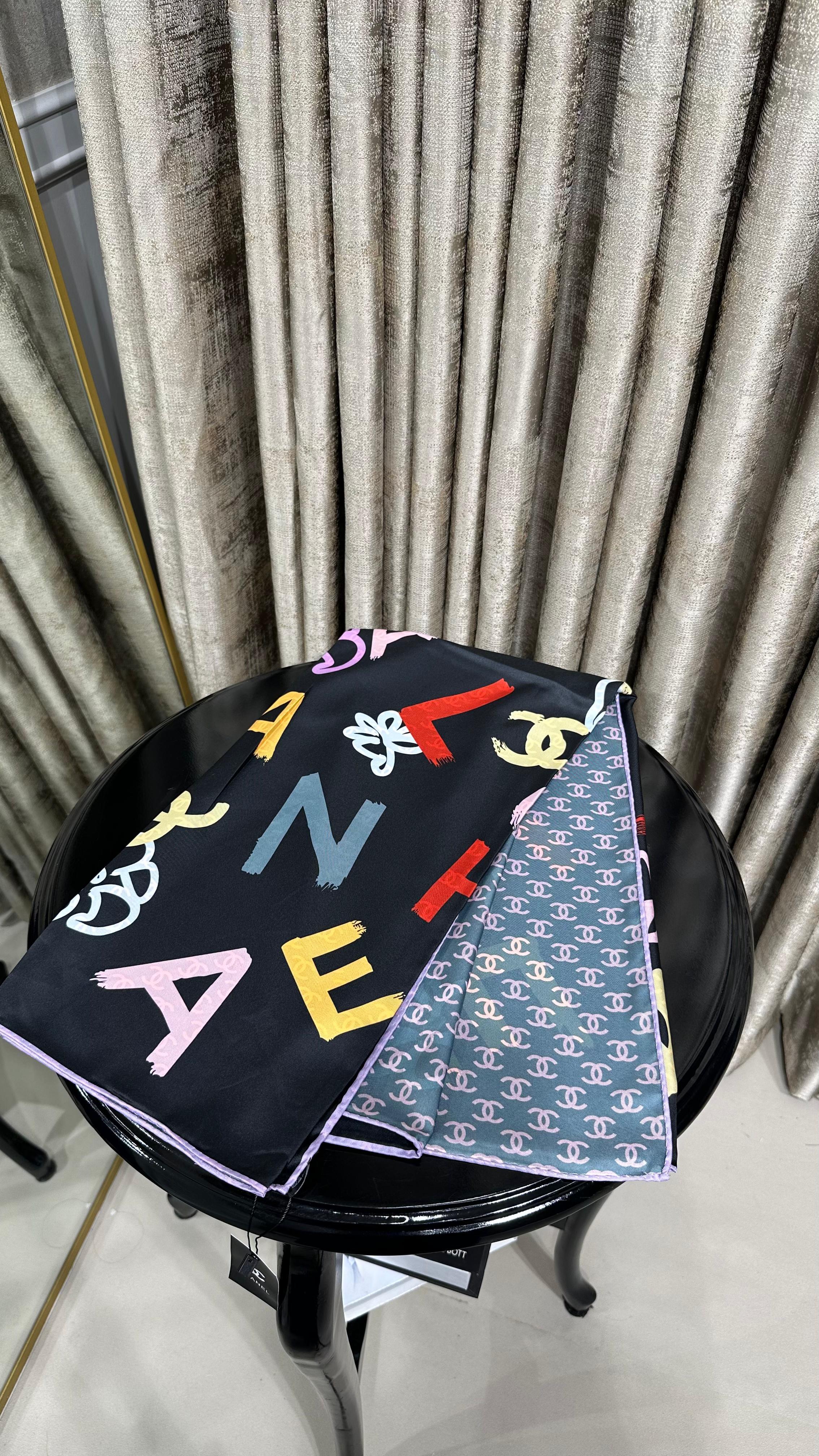 CHANEL LACİVERT ÇİÇEKLİ