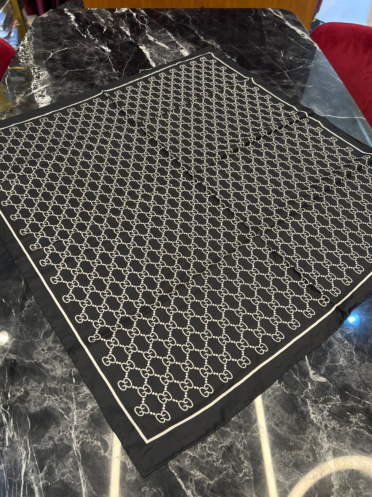 G SİYAH TWİL İPEK EŞARP