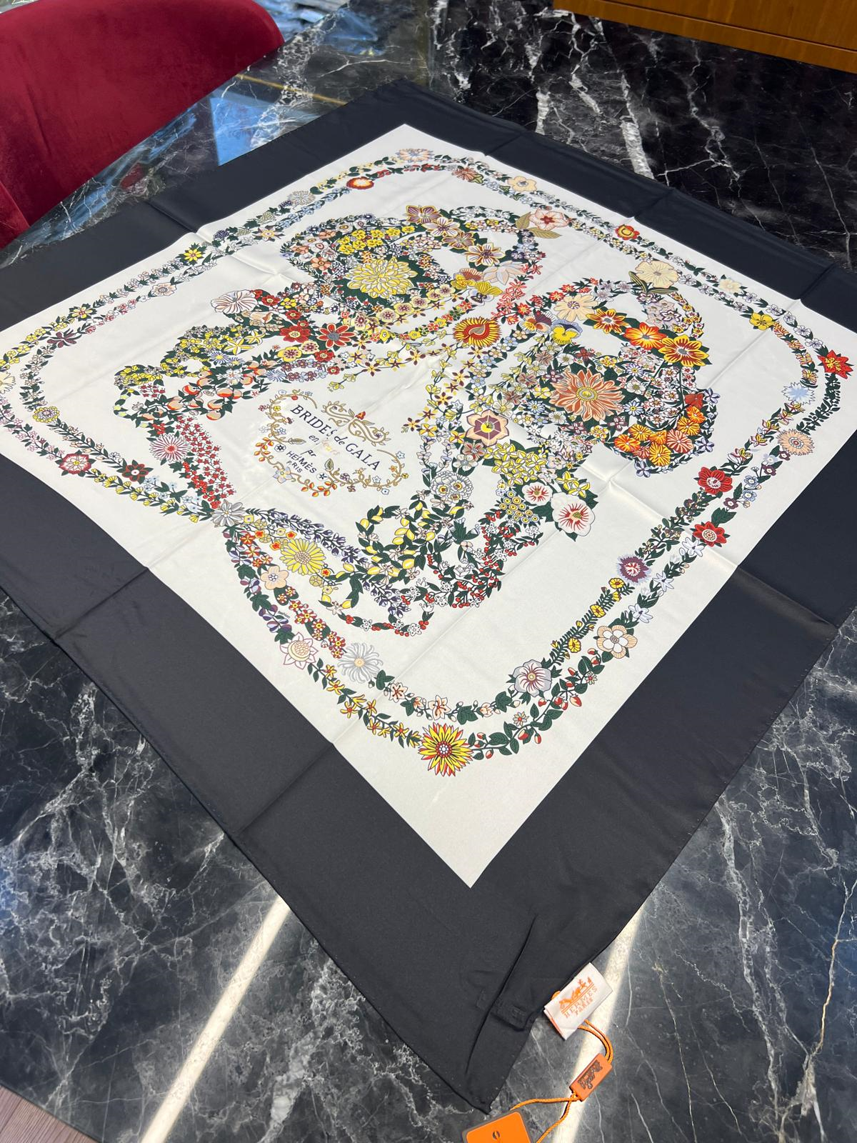 H KREM TWİL İPEK EŞARP