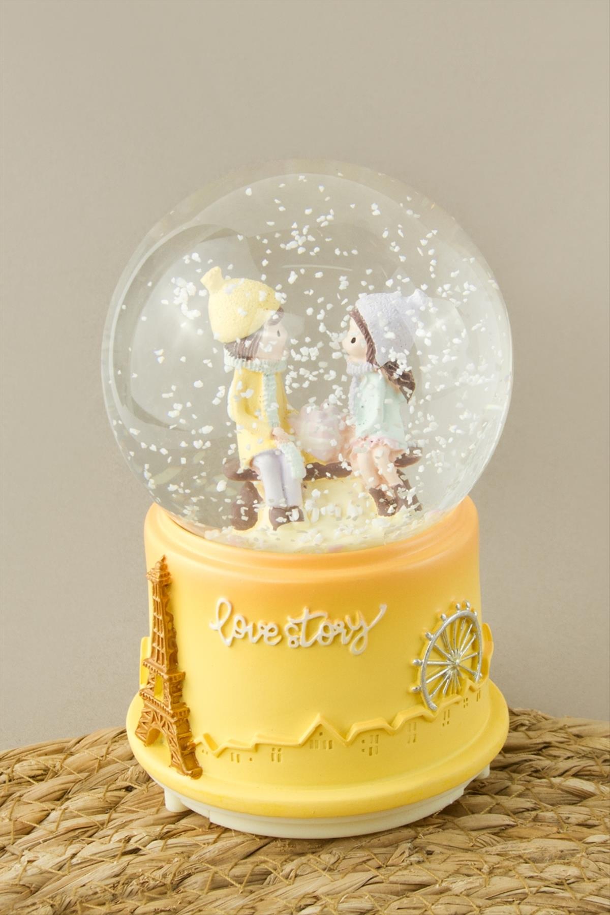 Bankta Sevgili Çift Pilli Müzikli Işıklı Kar Küresi (Orta Boy)