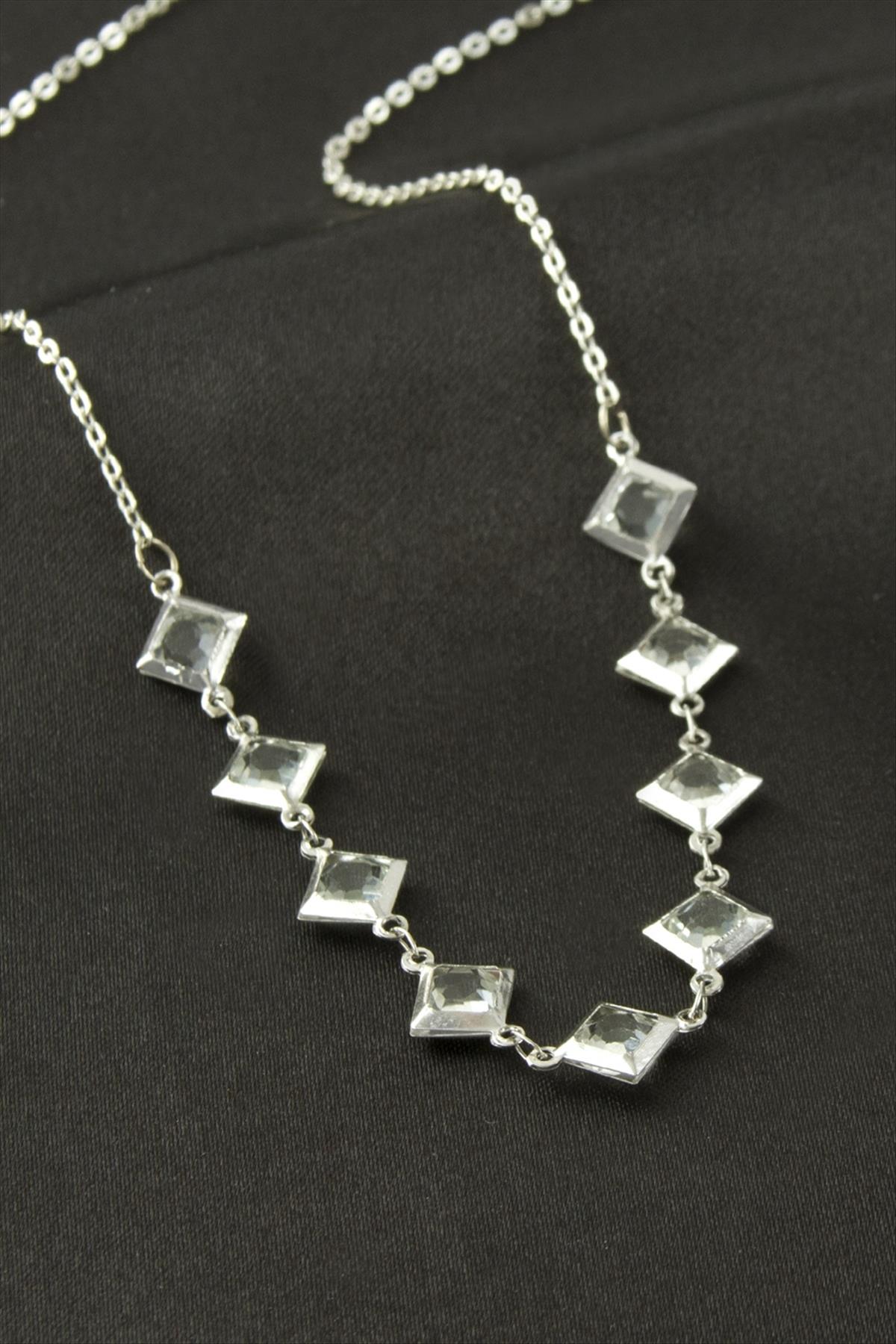 Kare Kristal Taşlı Kolye