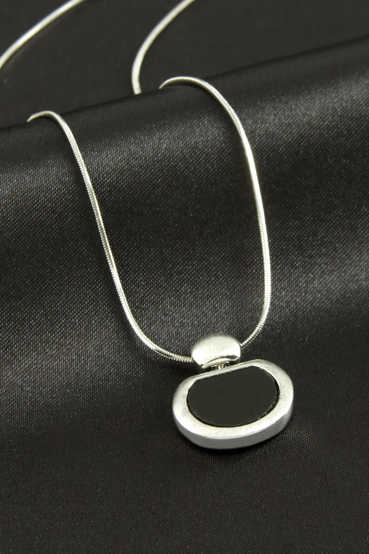 Oval Lüks Çelik Kolye