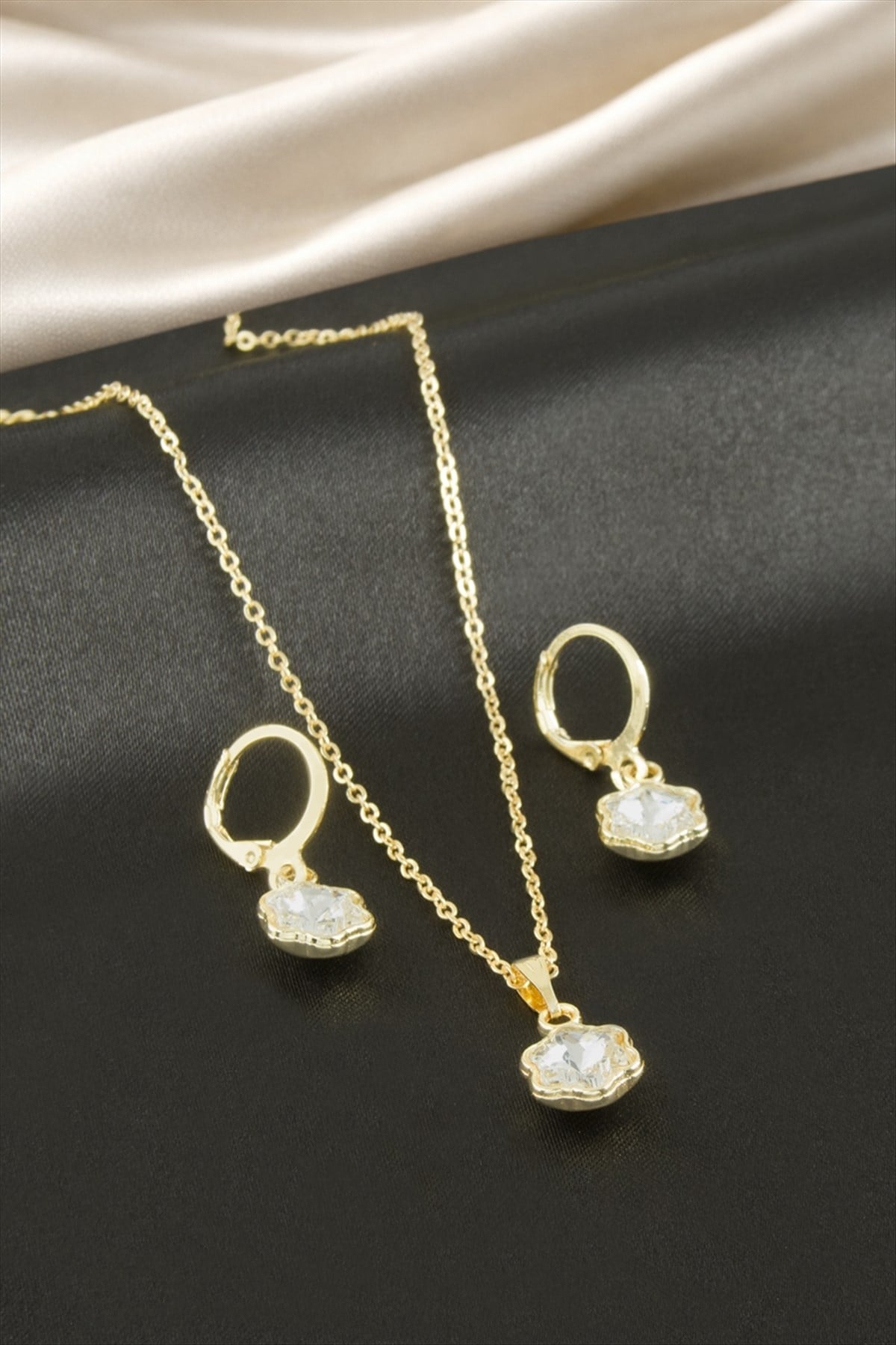 Yıldız Taşlı Set Kolye