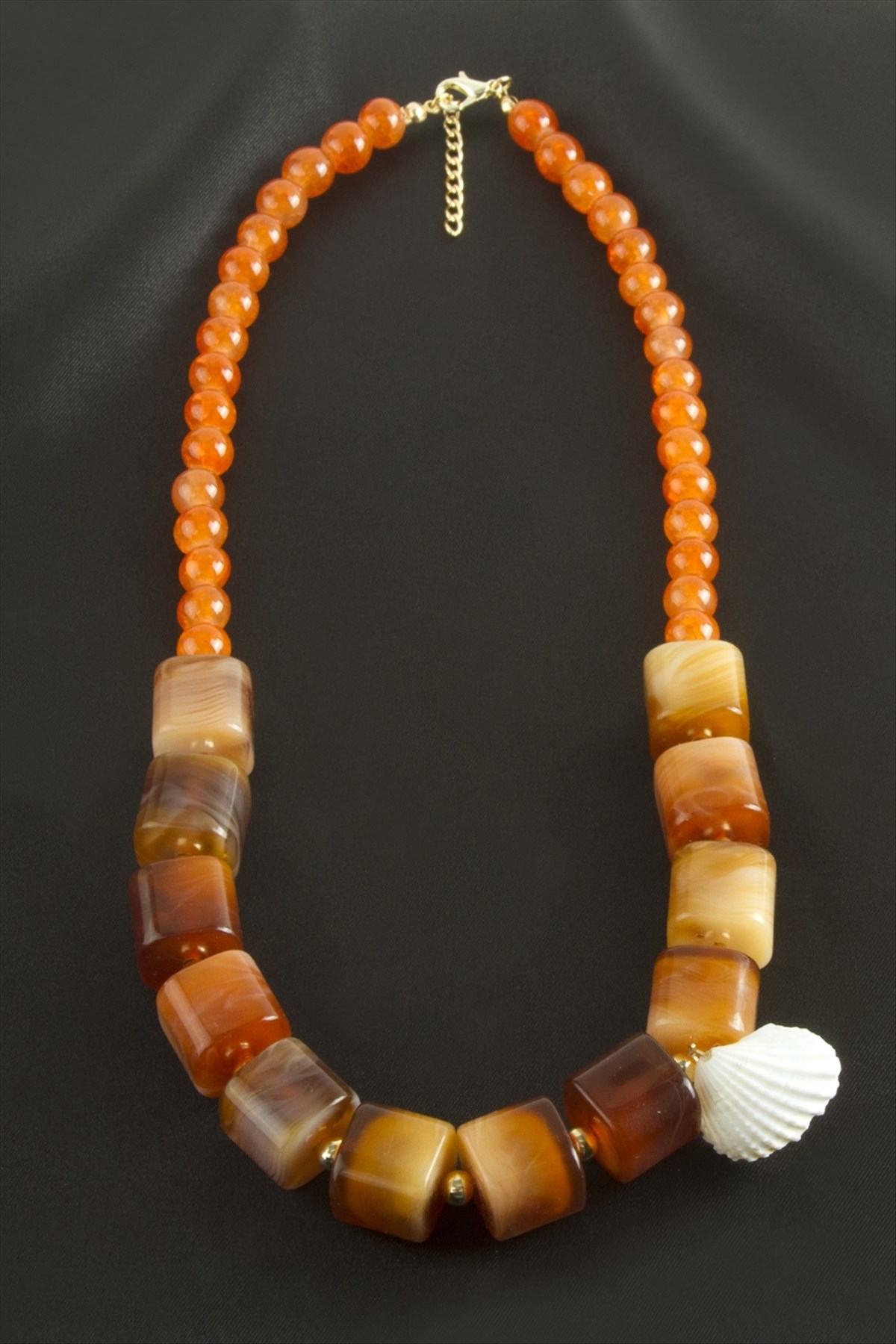 Zr Model Küp Plastik Kolye
