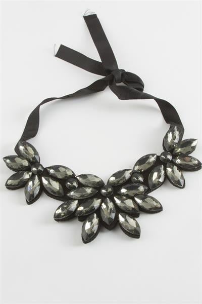 Çiçek Taşlı Yaka Kolye