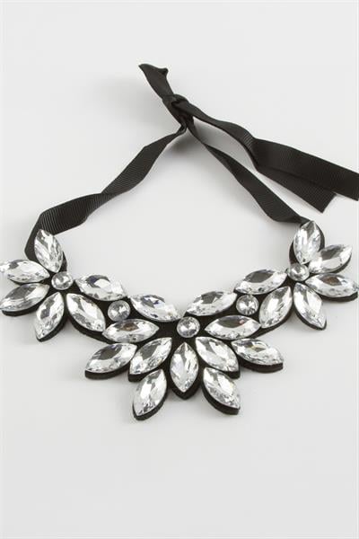 Çiçek Taşlı Yaka Kolye