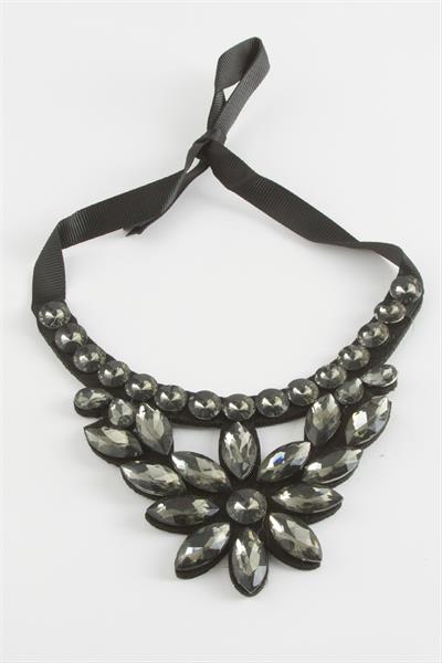 Çiçek Taşlı Yaka Kolye