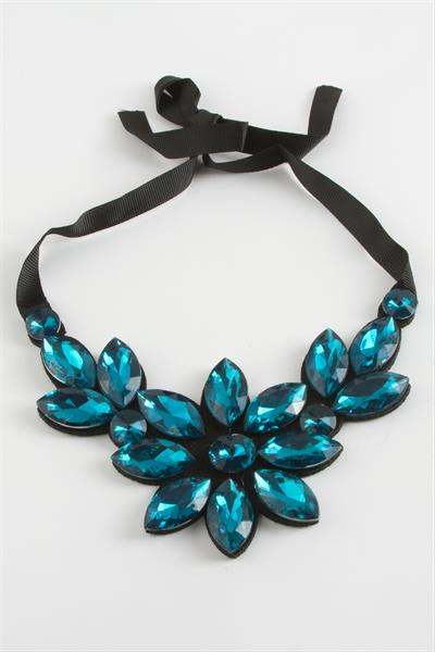 Çiçek Taşlı Yaka Kolye