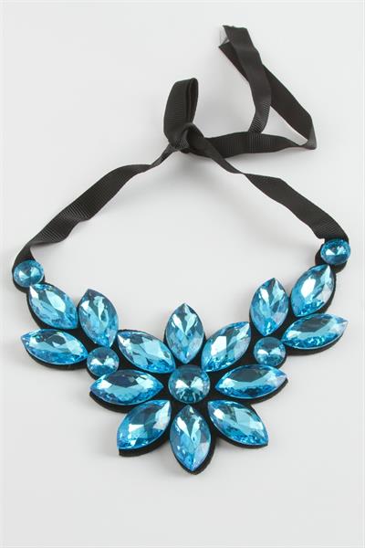 Çiçek Taşlı Yaka Kolye