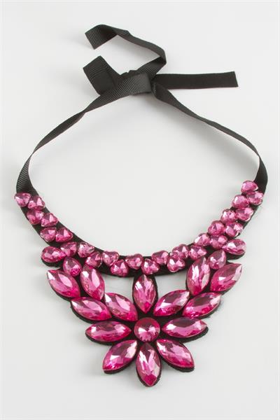 Çiçek Taşlı Yaka Kolye