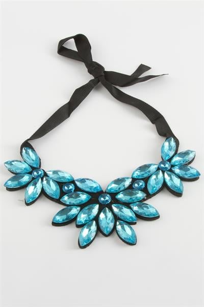 Çiçek Taşlı Yaka Kolye