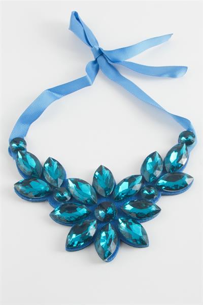 Çiçek Taşlı Yaka Kolye