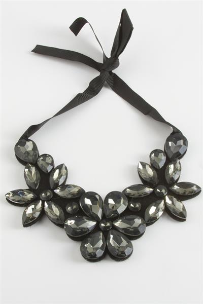 Çiçek Taşlı Yaka Kolye