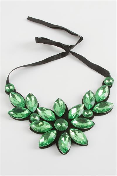 Çiçek Taşlı Yaka Kolye