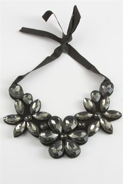 Çiçek Taşlı Yaka Kolye