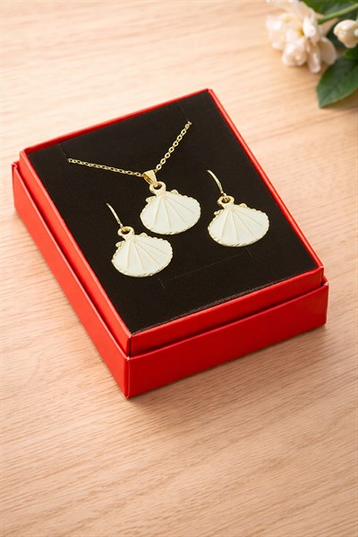 İstiridye Mineli Kutulu Kolye Set
