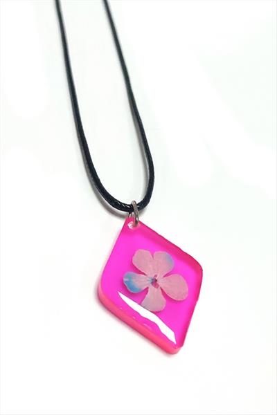 Kartopu Çiçeği Baklava Dilimli Epoksi Kolye