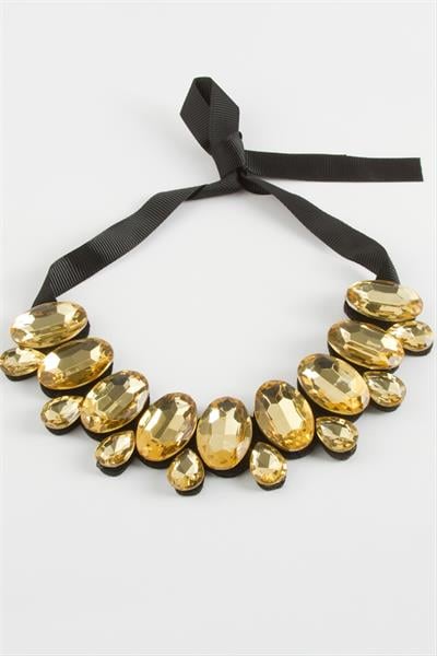 Oval Taşlı Yaka Kolye