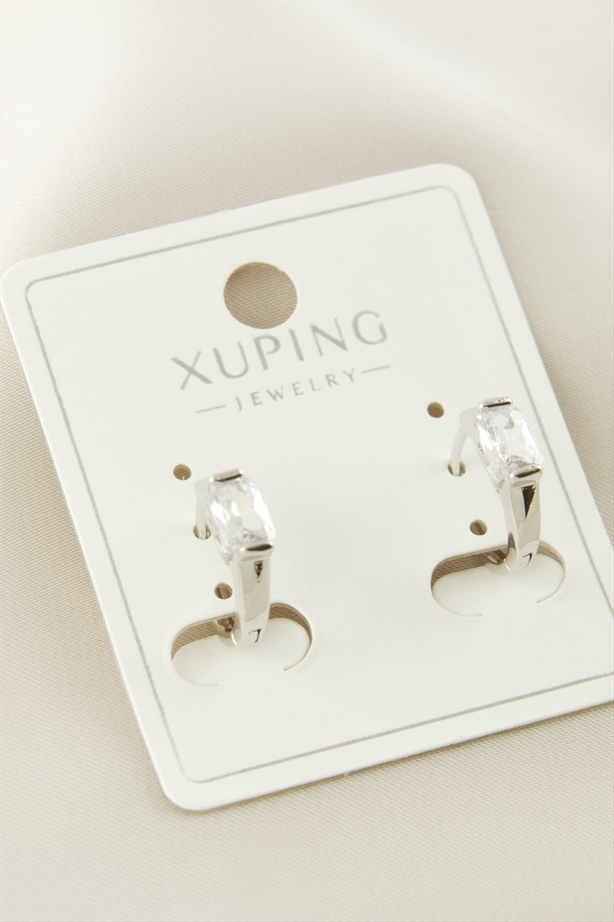 Xuping Tek Taşlı Lüks Çelik Küpe