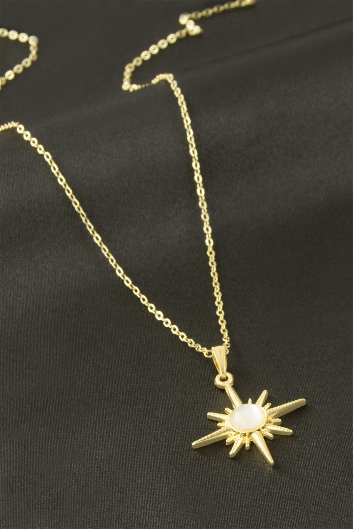 Yıldız Taşlı Uçlu Kolye