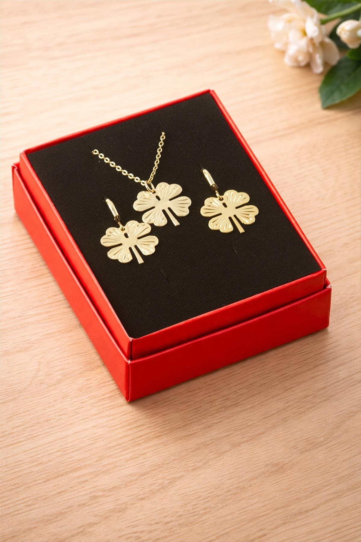 Yonca Metal Kutulu Kolye Set