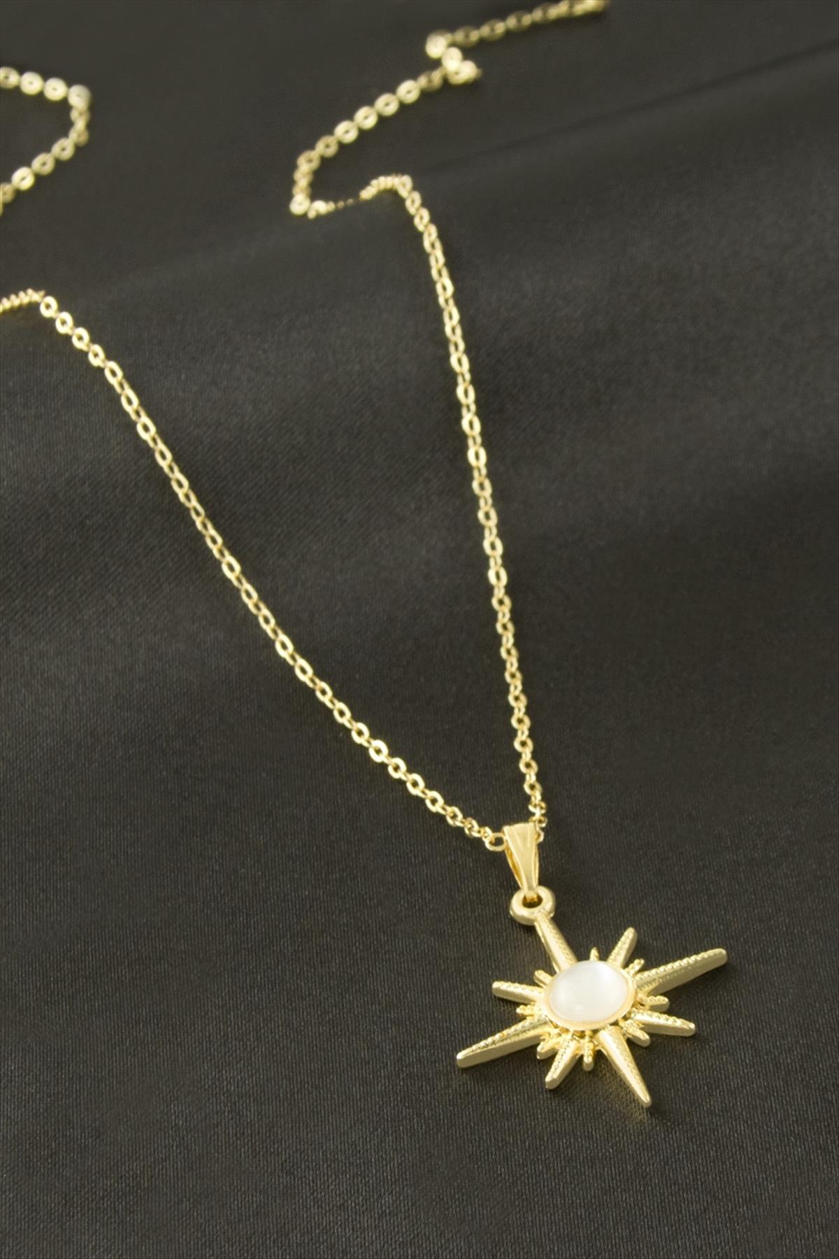 Yıldız Taşlı Uçlu Kolye