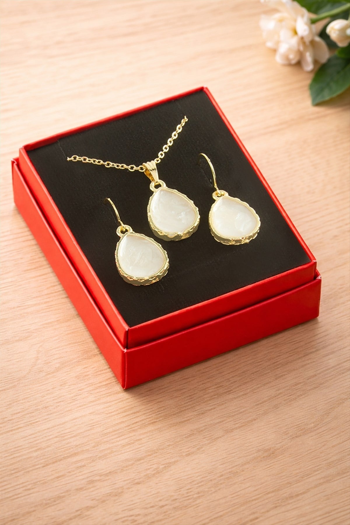 Oval Mineli Kutulu Kolye Set