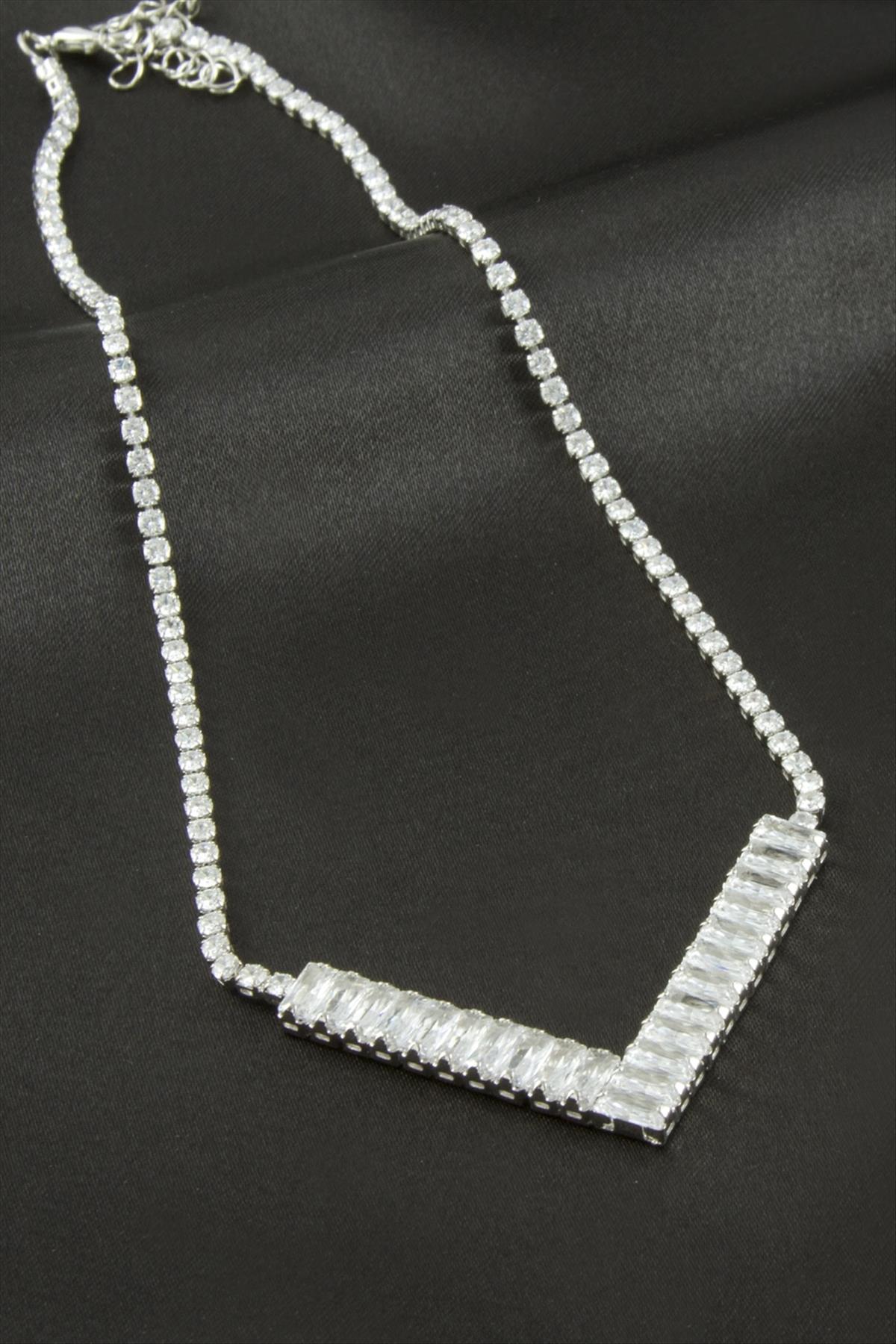 Üçgen Tamtur Zirkon Taşlı Lüks Kolye 8 mm