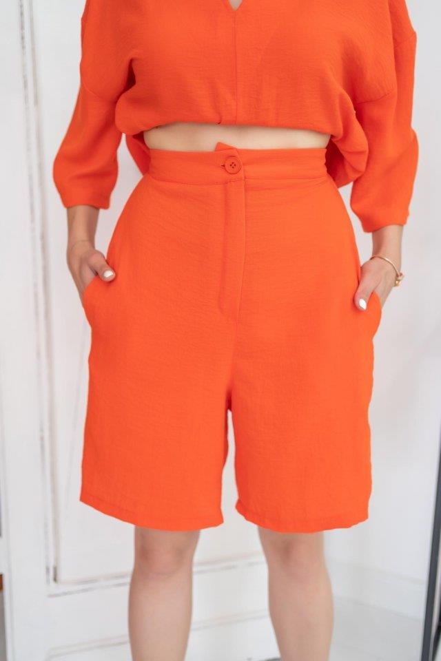 Oranj Şort Ve Üst Takım