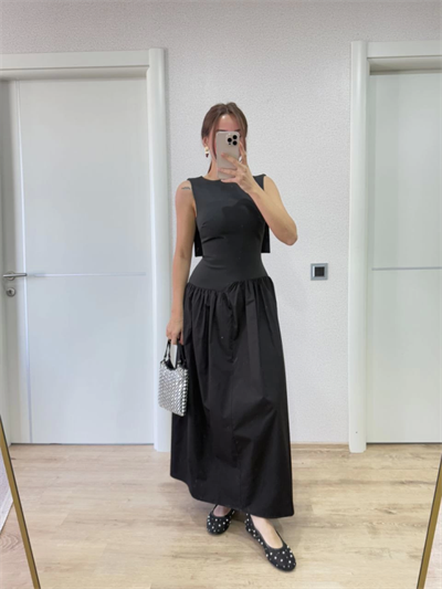 Arkası Kanatlı Uzun Elbise- Siyah