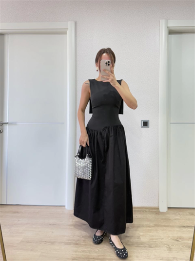 Arkası Kanatlı Uzun Elbise- Siyah