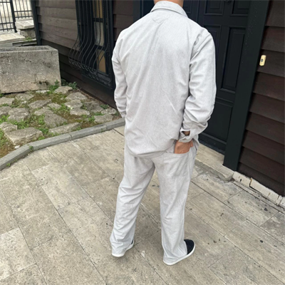 Erkek Kadife Oversize Takım – Gömlek Ve Pantolon İkili Set Füme Corduroy Şıklığı, Rahat Ve Zarif Duruş Yumuşak Dokulu Kadife Kumaş, Düğmeli Gömlek Üst Ve Lastikli Pantolon Alt Parça Ile Gün Boyu Konfor- Gri