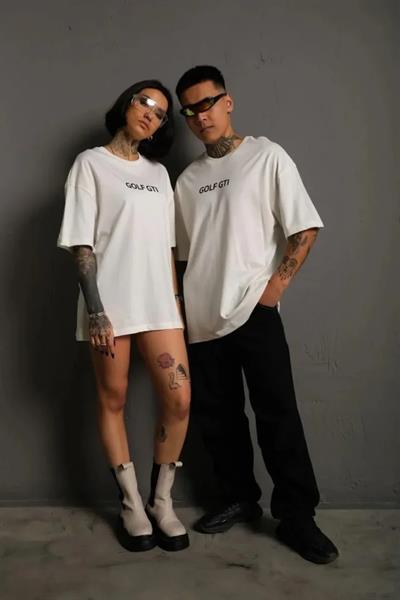 Erkek Oversize Baskılı Tişört – Golf GTI Retro Araba Desenli, Ön - Arka Dijital Baskı, Sokak Modası Stil - Beyaz